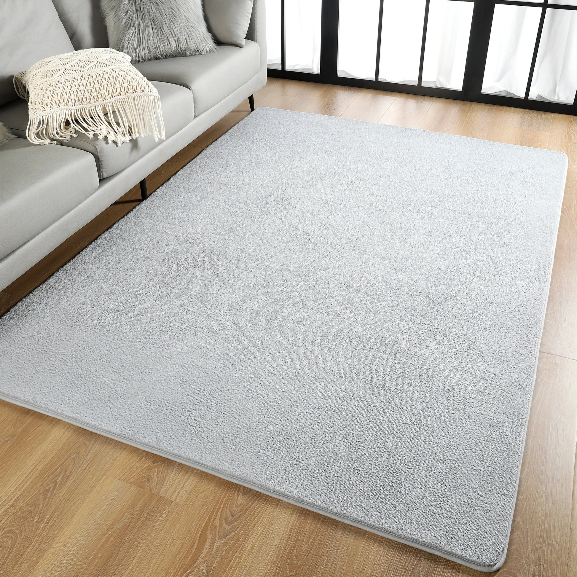 Large, Soft Nonslip Rectangular Multi-Room Use Floor Rug. 143 x 244 cm