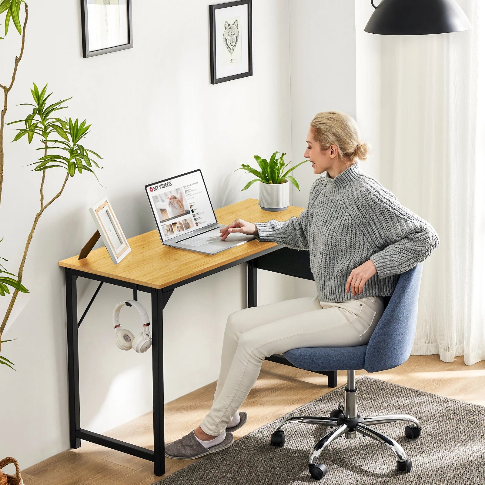Computer Desk Gaming Table Compact with Side Bag Headphone Hook Easy Assembly